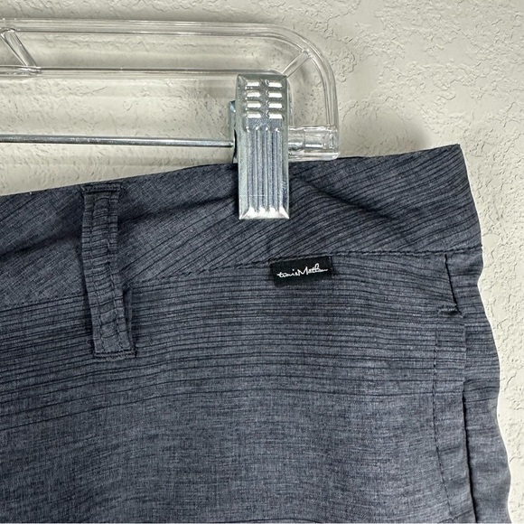Travis Mathew Dark Gray Black Flat Front Shorts Size 36 - Picture 2 of 7